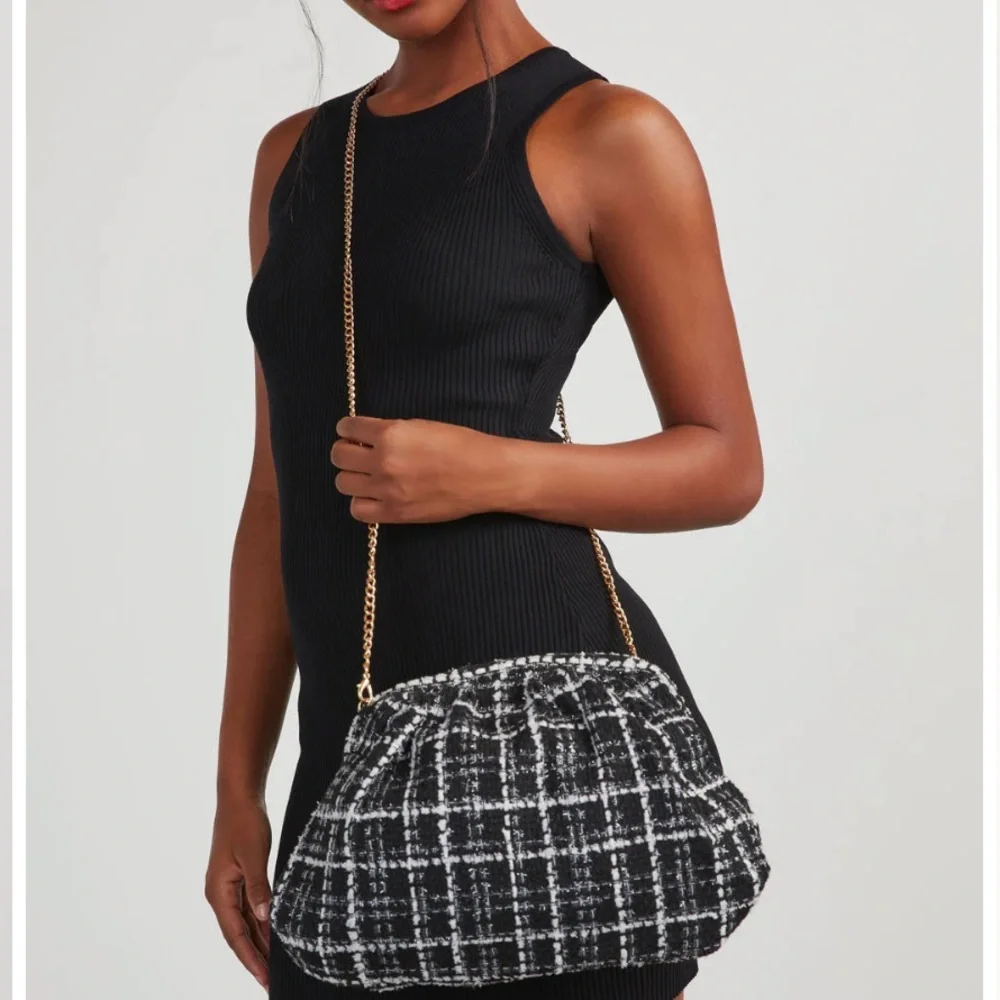 ❤️✅❤️💥NWT VICI TWEED‎ CLUTCH - BLACK
